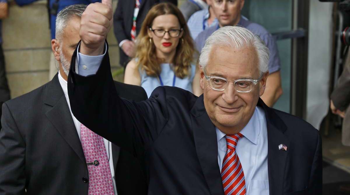 Israeli nationalist settlers wave their national flag as they celebrate the Jerusalem Day at the Old City's Damascus gate in Jerusalem on May 13, 2018.
For Israelis, Sunday is Jerusalem Day, an annual celebration of the "reunification" of the city following the 1967 Six-Day War. / AFP PHOTO / MENAHEM KAHANA