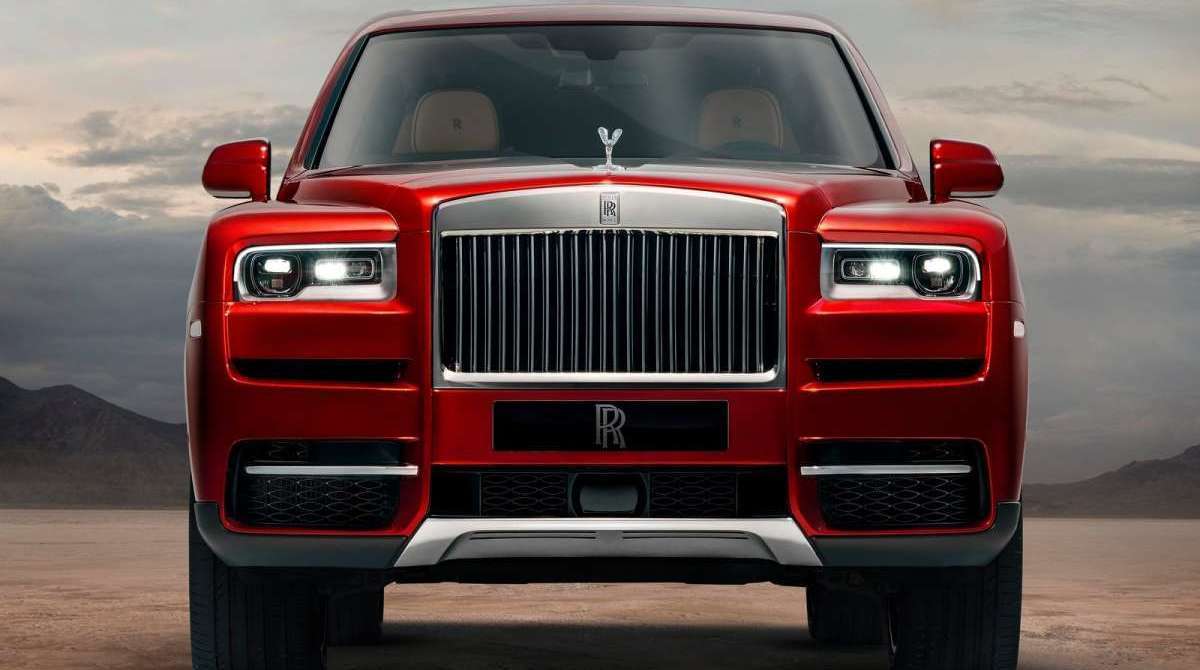 Modelo conta com dois assentos eletrônicamente retrateis dispostos abaixo do assoalho no porta-malas (560 L)