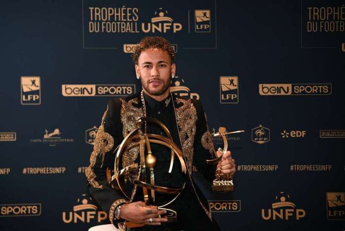 Neymar foi premiado como o melhor jogador do Campeonato Francês
