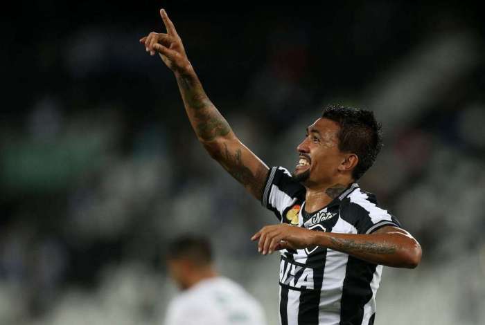 Kieza fez o gol da vitória do Botafogo
