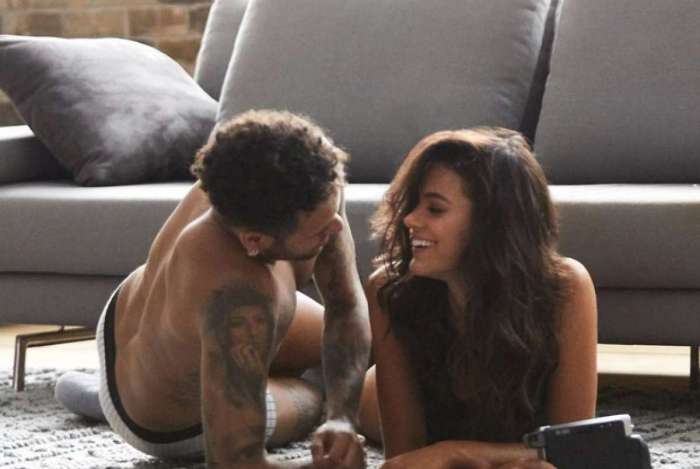 Fim do namoro de Bruna Marquezine e Neymar rende memes na Web.