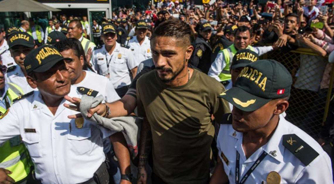 Guerrero é recebido por multidão no Peru