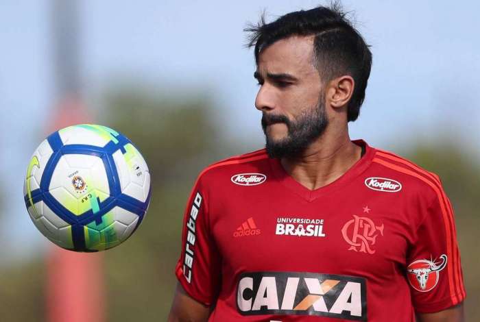 Dourado j� fez oito gols pelo Flamengo, mas ainda enfrenta a desconfian�a dos torcedores