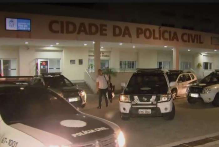 Viaturas deixam Cidade da Pol�cia para cumprir mandados