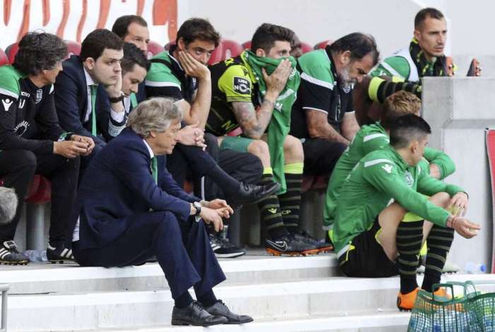 O t�cnico Jorge Jesus e os jogadores do Sporting foram agredidos