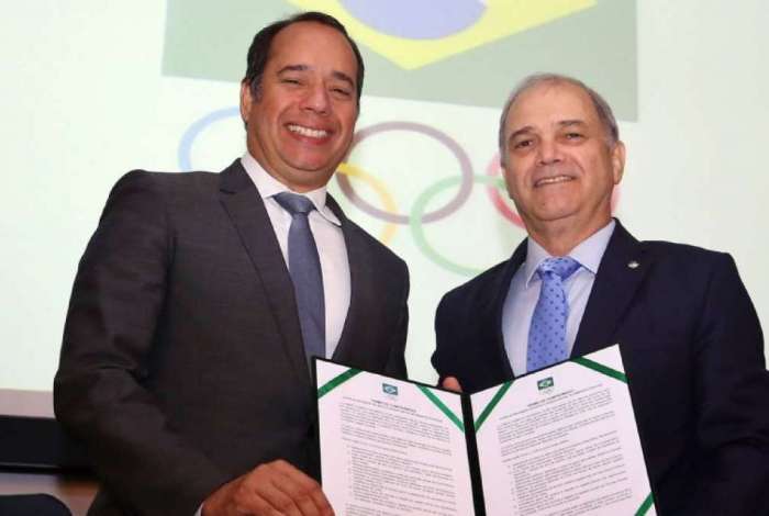 O ministro do Esporte, Leandro Cruz, e o presidente do COB, Paulo Wanderley, ap�s assinatura do Termo de Compromisso contra o Ass�dio Sexual