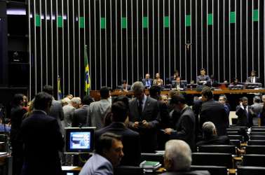 Partidos tentam escapar da cláusula de barreira com novas alianças