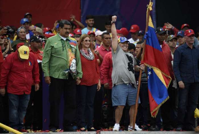 O ex-jogador argentino Diego Maradona participa de palanque do presidente venezuelano Nicolas Maduro, que busca um segundo mandato de seis anos