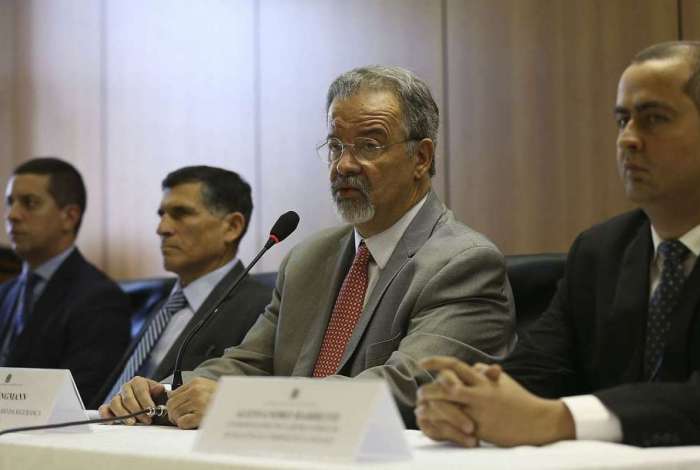 O ministro da Segurança Pública, Raul Jungmann e o general  Carlos Alberto Santa Cruz durante a coletiva nacional sobre a segunda fase da Operação Luz na Infância II