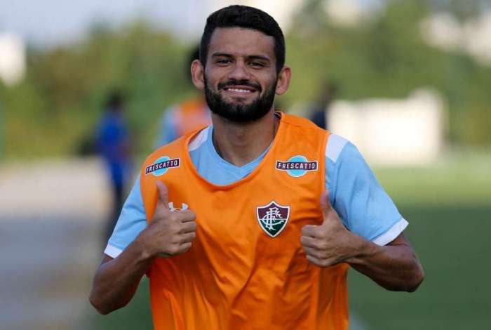 O meia J�dson est� rindo � toa com a boa fase que vive no Fluminense