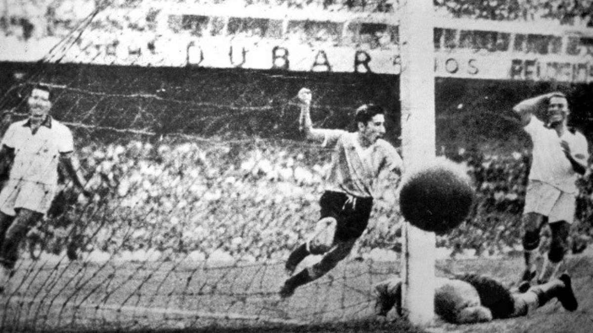 1950 - Alcides Ghiggia  - Uruguai 2 x 1 Brasil (final)