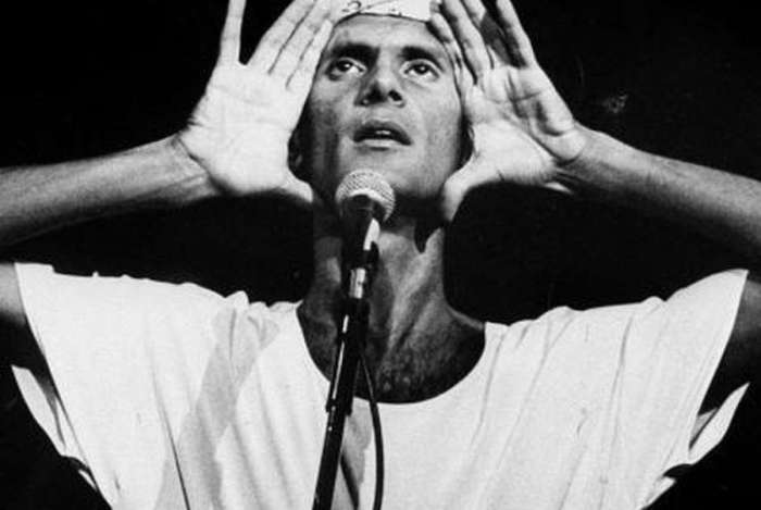 No dia 24 de janeiro de 1989, Cazuza apresentou pela segunda vez em Pernambuco o show O tempo não para, cuja direção era assinada por Ney Matogrosso - Vivacazuza.org/Divulgação