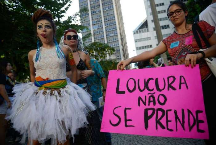 Profissionais da sa�de, pacientes e familiares protestam contra a pol�tica de sa�de mental no Dia Nacional da Luta Antimanicomial, no Centro do Rio