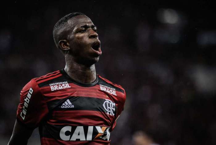 AG�NCIA DE NOT�CIAS - PARCEIRO - Vinicius Jr, jogador do Flamengo comemora o gol durante partida contra o Vasco em jogo v�lido pela sexta rodada do Campeonato Brasileiro 2018 no est�dio do Maracan� no Rio de Janeiro, neste s�bado (19). Foto: Jayson Braga/Parceiro/Ag�ncia O Dia