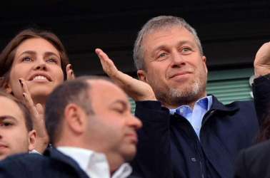 Abramovich pede R$ 20 bilhões para vender o Chelsea, afirma jornal inglês