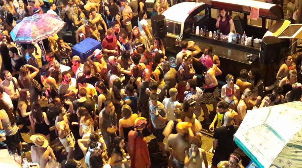 Além de bater ponto na Rua Riachuelo, Santa Kombi atua em eventos privados