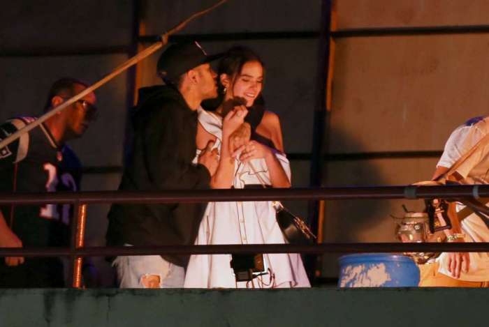 Neymar e Bruna Marquezine assistem ao show de Thiaguinho no evento 'Tardezinha', na Zona Sul do Rio