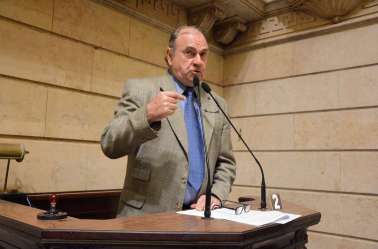 Parte do grupo de apoio a Paes, Cesar Maia pode ficar fora do PSD