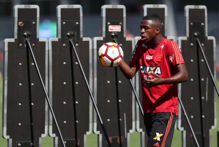 Vinicius Junior, que pode fazer o �ltimo jogo pelo Fla na Libertadores, prometeu dedica��o total