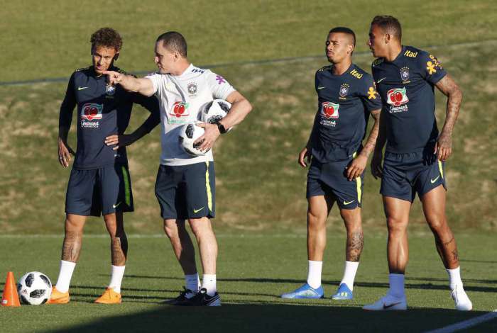 Neymar fez seu primeiro trabalho no gramado em Teresópolis