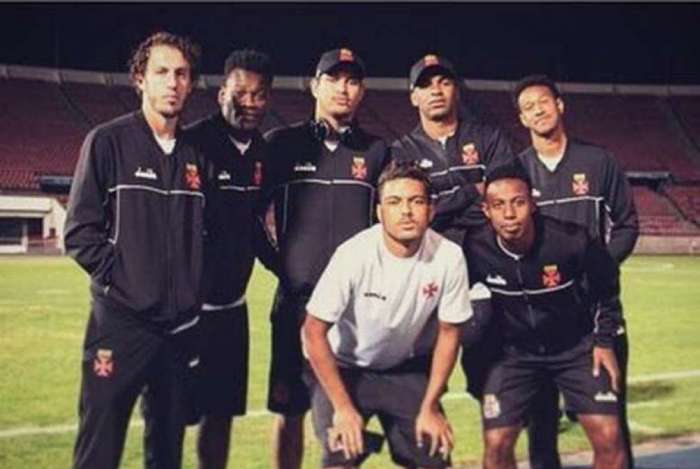 Jogadores do Vasco postam foto ironizando vaias recebidas pela torcida do Vasco