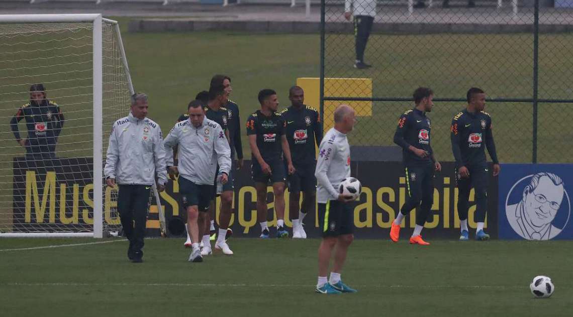 Jogadores da seleção brasileira treinam na Granja Comary