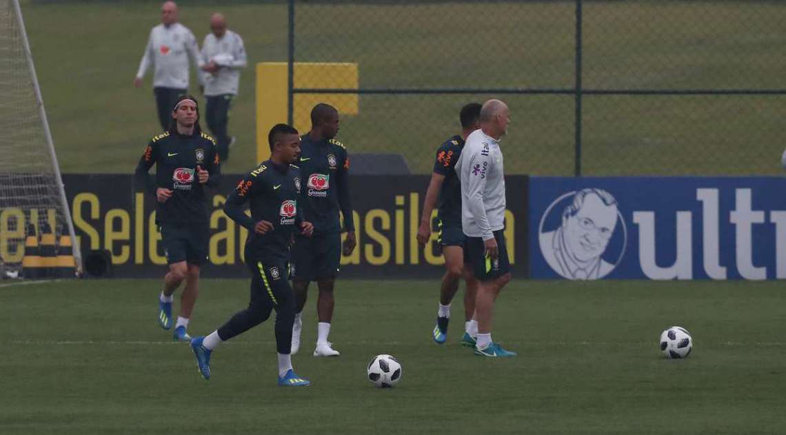 Jogadores da seleção brasileira treinam na Granja Comary