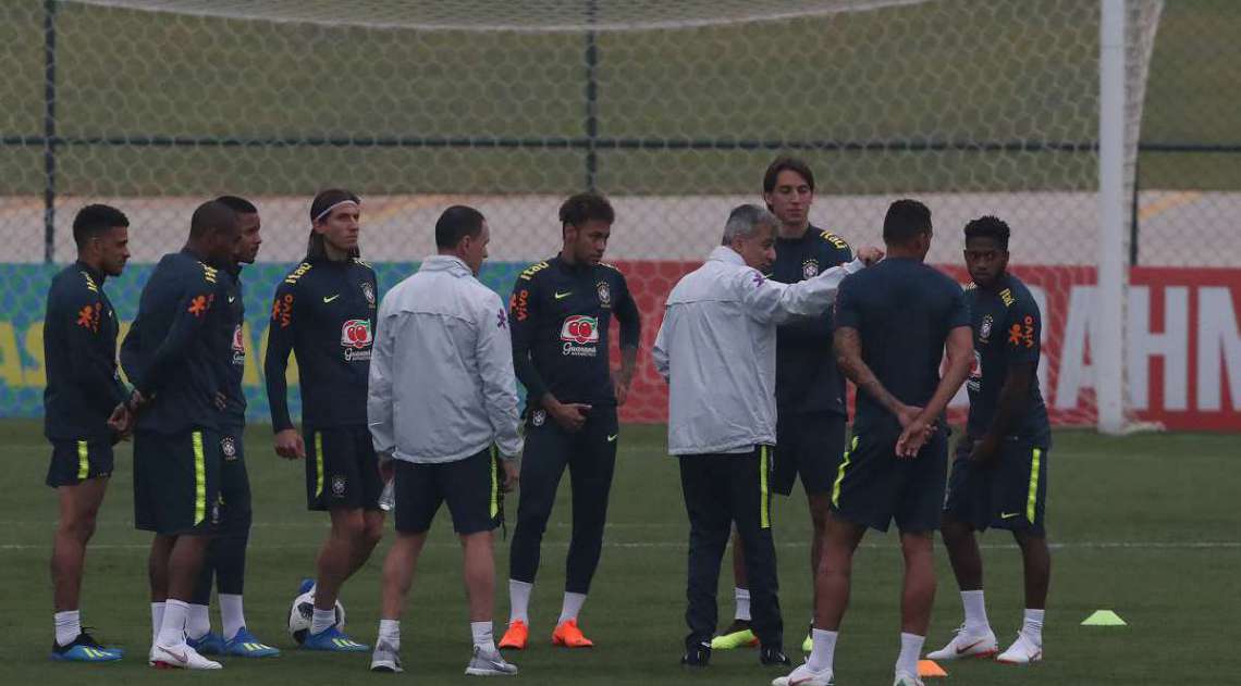 Jogadores da seleção brasileira treinam na Granja Comary