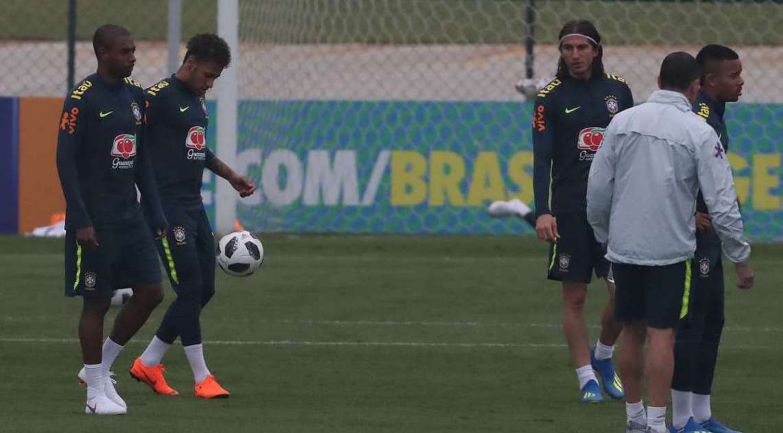 Jogadores da seleção brasileira treinam na Granja Comary