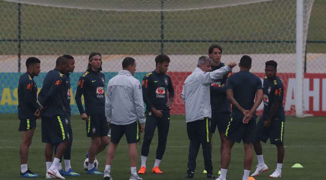 Jogadores da seleção brasileira treinam na Granja Comary