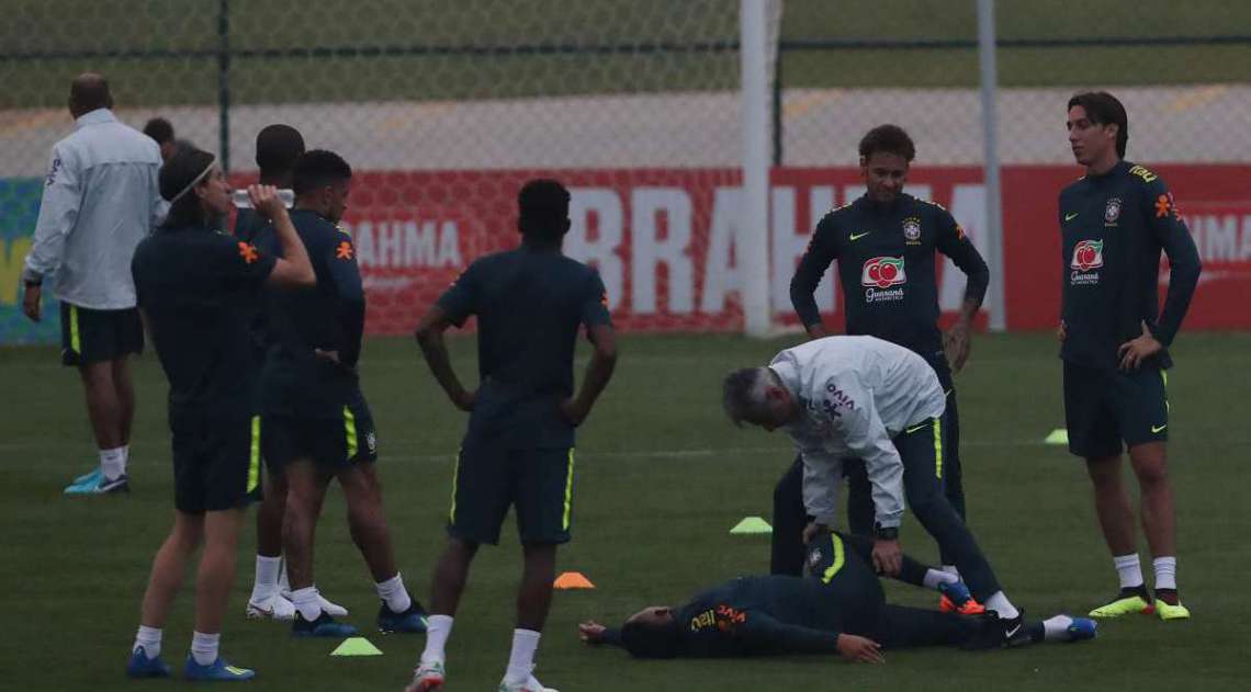 Jogadores da seleção brasileira treinam na Granja Comary