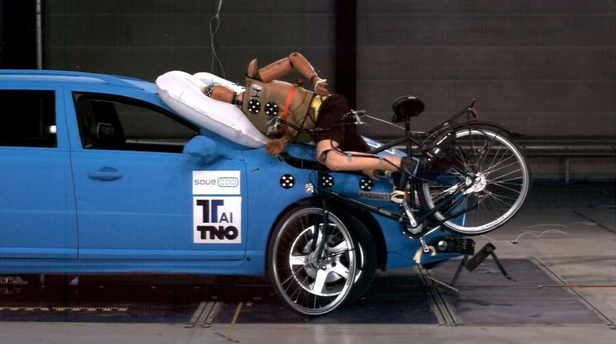 Airbags externos podem salvar vidas em casos de atropelamentos - fotos divulgação