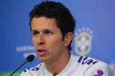 Médico da Seleção comenta situação de Neymar e início de trabalho com Ramon Menezes