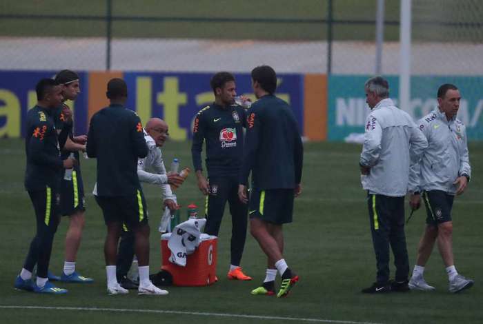 23/05/2018 - Jogadores da seleo brasileira de futebol treinam para a Copa do Mundo, na Granja Comary. Na imagem, o treino com as presenas dos jogadores Neymar, Fred, Geromel, Danilo, Gabriel Jesus, Taison, Filipe Luis, Fernandinho, e os goleiros Cassio, Alisson e Ederson. Foto de Alexandre Brum / Agncia O Dia - ATAQUE FUTEBOL CIDADE FIFA WORLD CUP CAMPEONATO INTERNACIONAL RSSIA 2018 COPA DO MUNDO