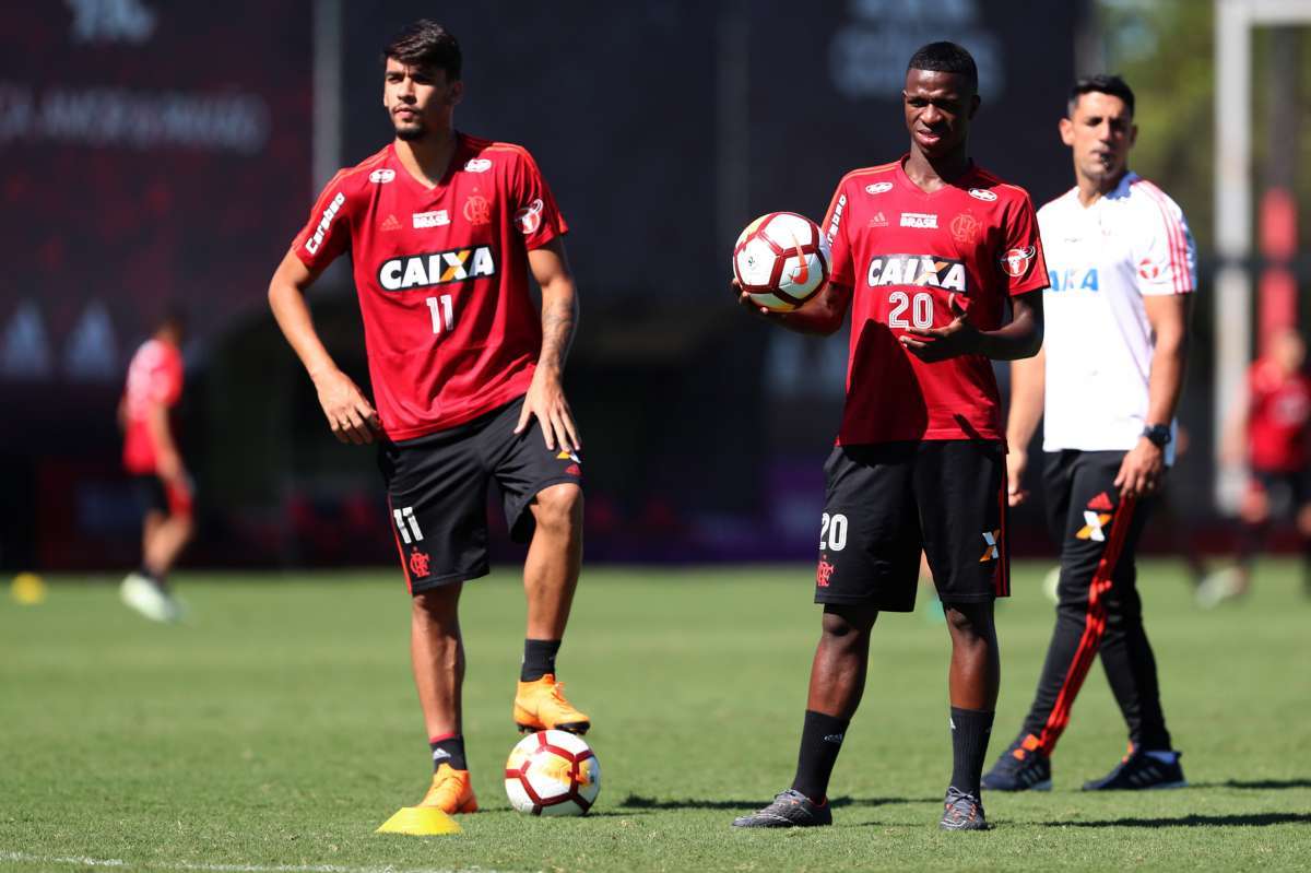 Lucas Paquetá e Vinicius Junior no treino do Flamengo