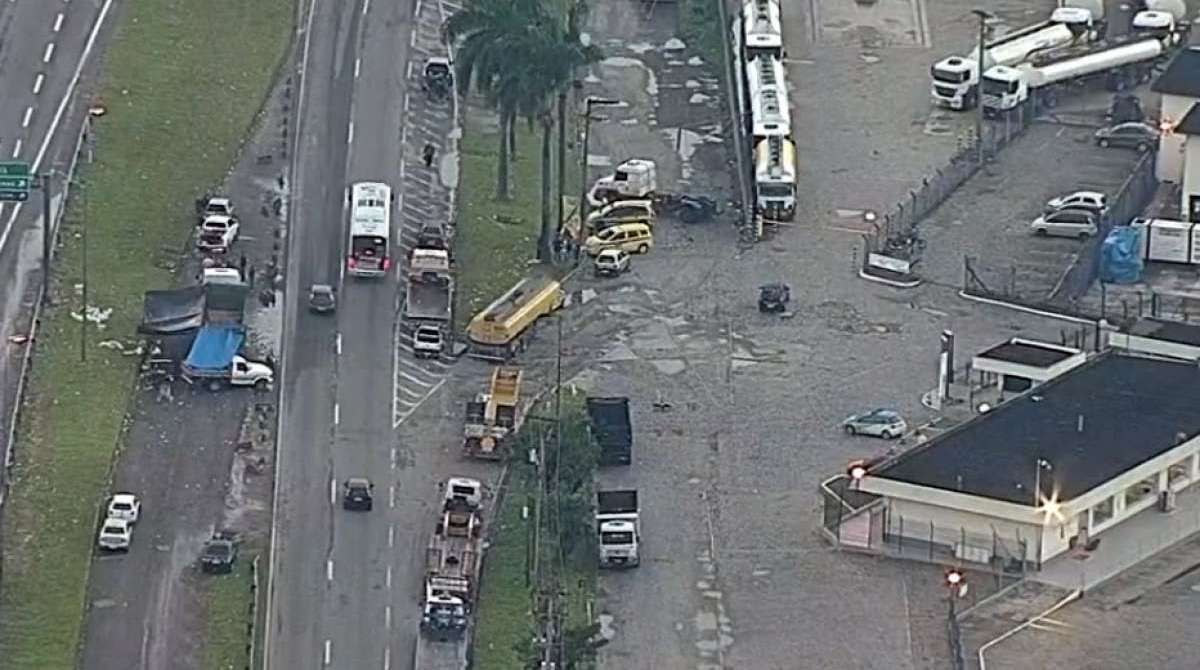 Manifestantes na Rodovia Washington Luiz