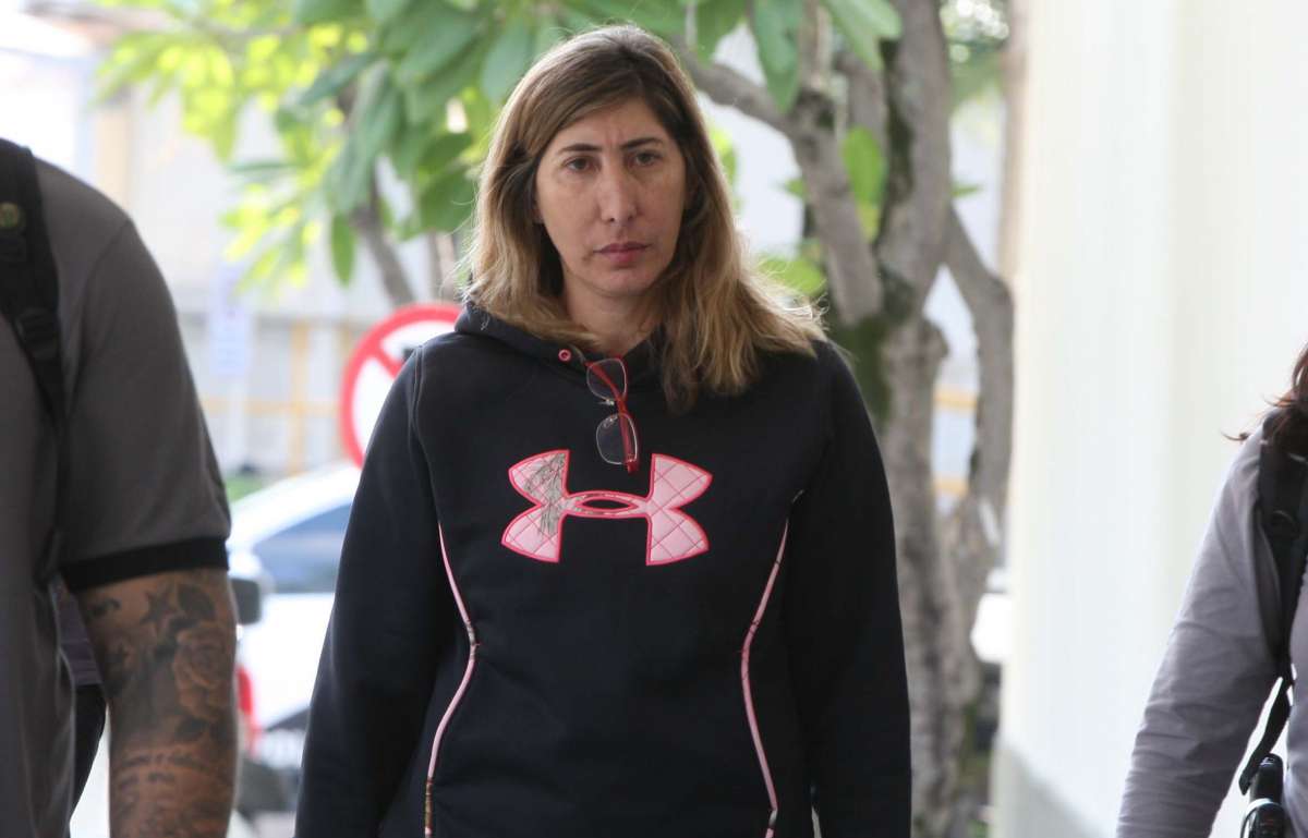 Vereadores de Teres&oacute;polis s&atilde;o presos e chegam &agrave; Cidade da Pol&iacute;cia. Na foto, a Vereadora, Claudia Lauand. a "Doutora claudia"     Estefan Radovicz / Ag&ecirc;ncia O Dia                       
      Byline