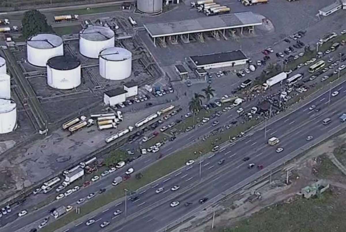 Caminhoneiros na Reduc  - Reprodução TV Globo 