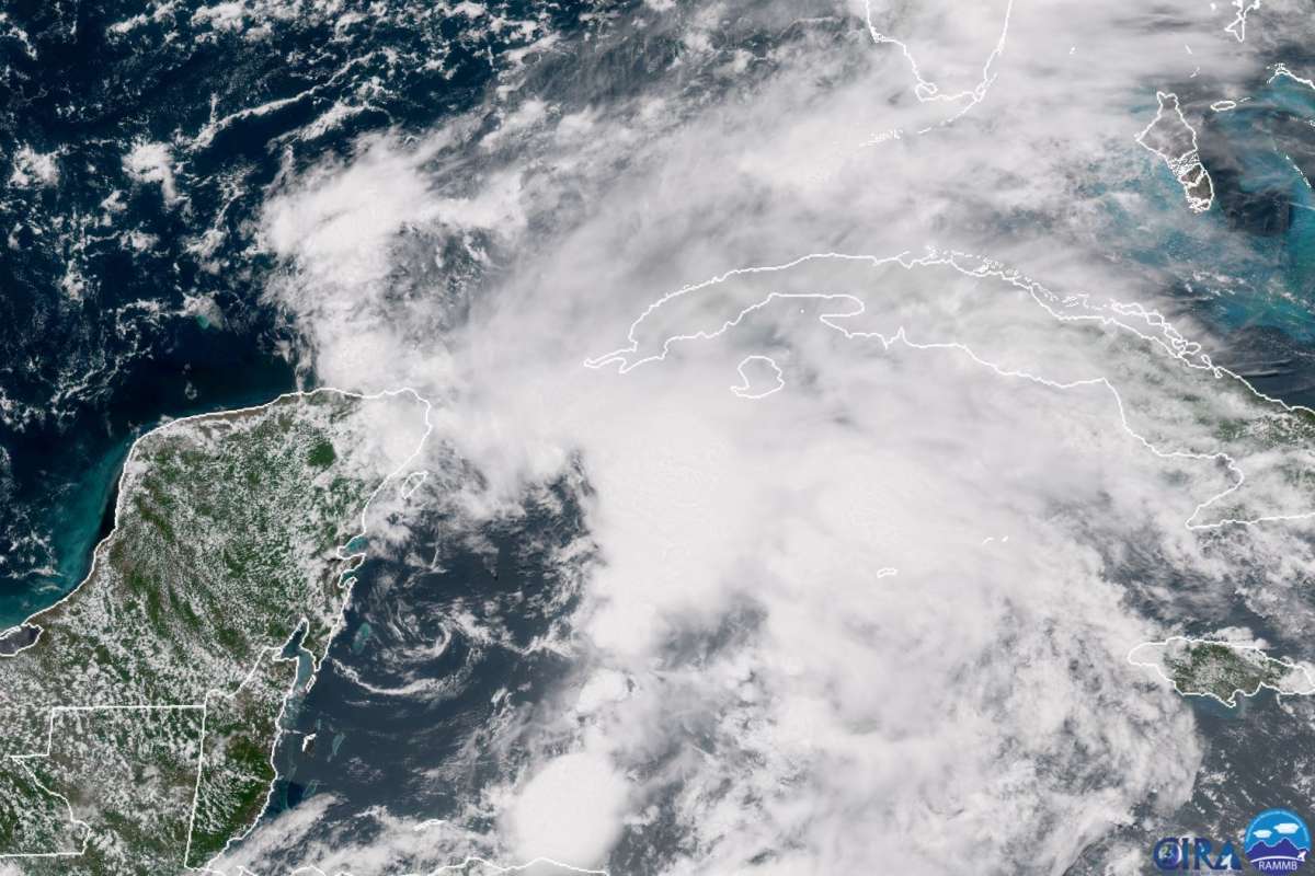 Tempestade tropical Alberto - AFP PHOTO / NOAA/RAMMB / HO