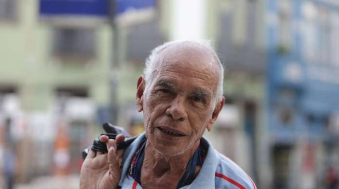 AYLTON OLIVEIRA, 70 anos, aposentado, mora no Caju.