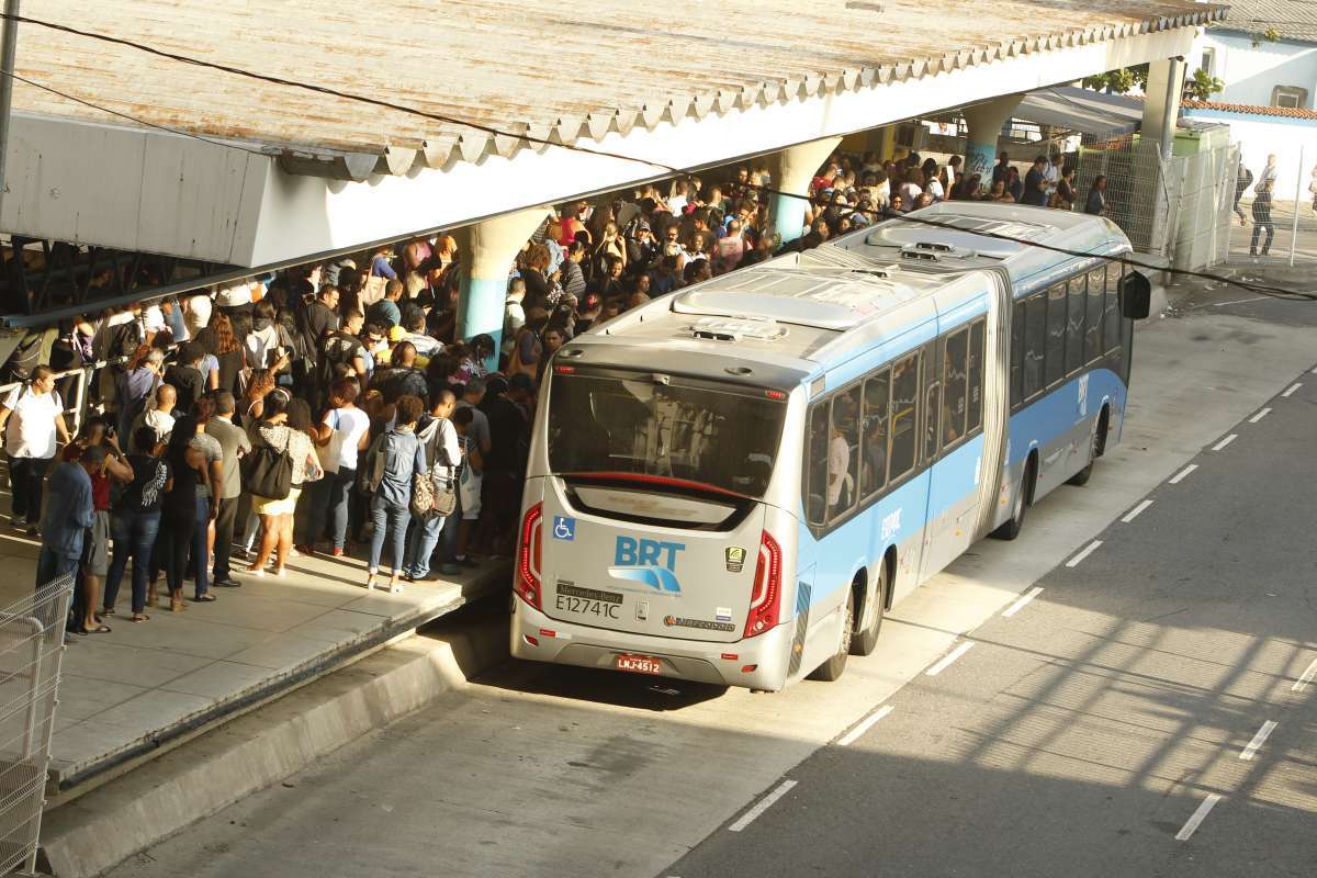 Rio, 28/05/2018. Greve dos caminhoneiros - Fila nos postos de combust&iacute;veis para reabastecimento. Foto - Severino Silva / Ag&ecirc;ncia O Dia