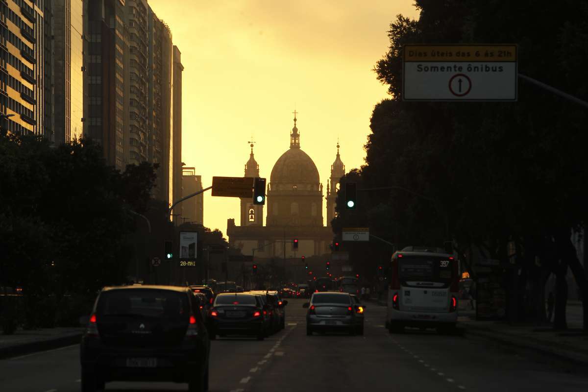 Rio, 28/05/2018. Greve dos caminhoneiros - Fila nos postos de combustíveis para reabastecimento. Foto - Severino Silva / Agência O Dia