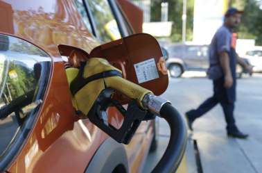 Bolsonaro sanciona medida para cobrança única de ICMS do combustível