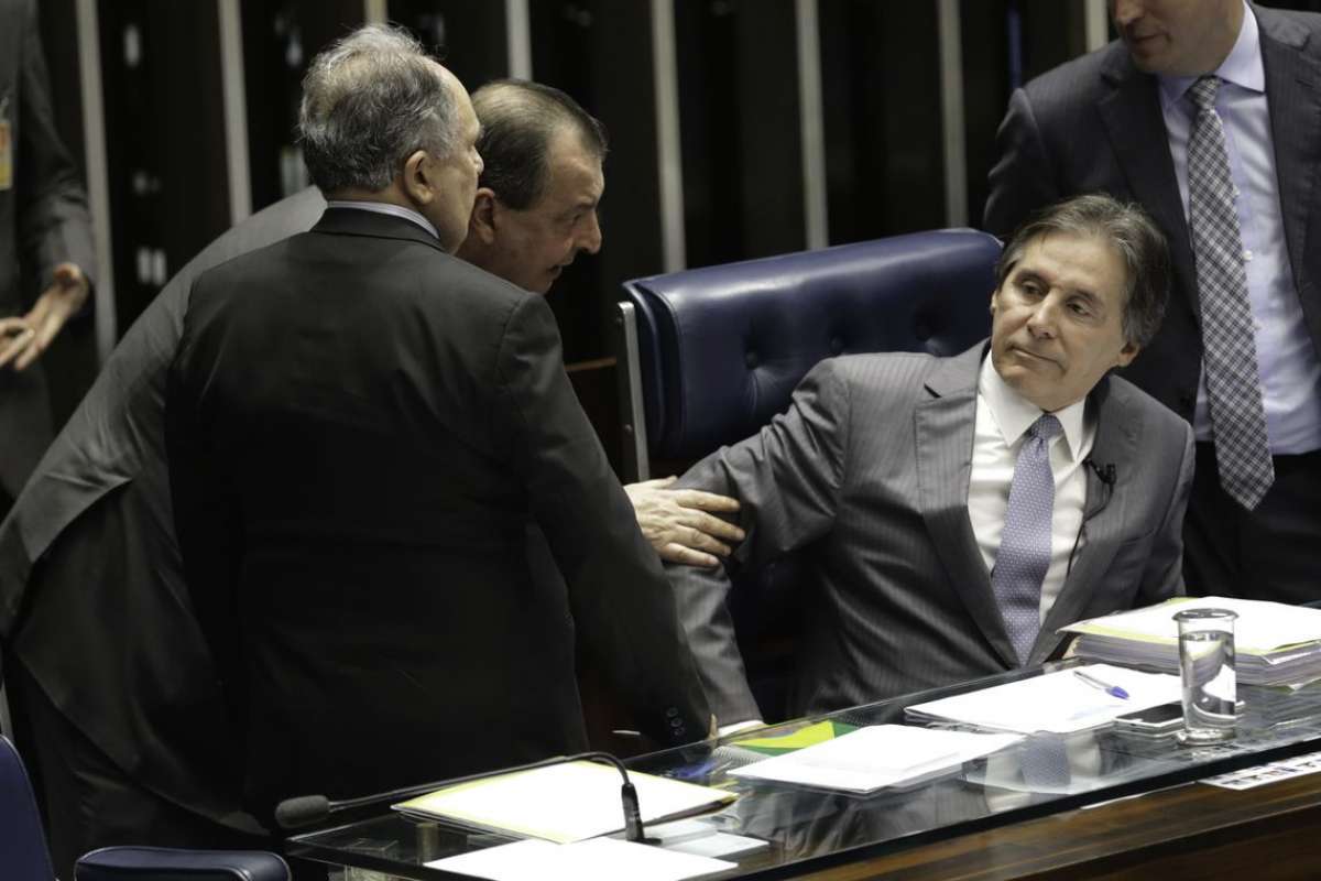 O presidente do Senado, Eunício Oliveira, durante sessão que aprovou urgência para projeto com isenção tributária para o diesel