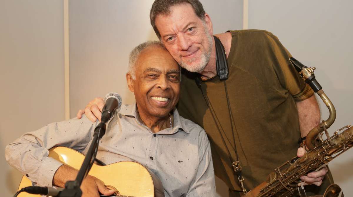Gilberto Gil e Leo Gandelman nos bastidores do 'Vamos Tocar'
