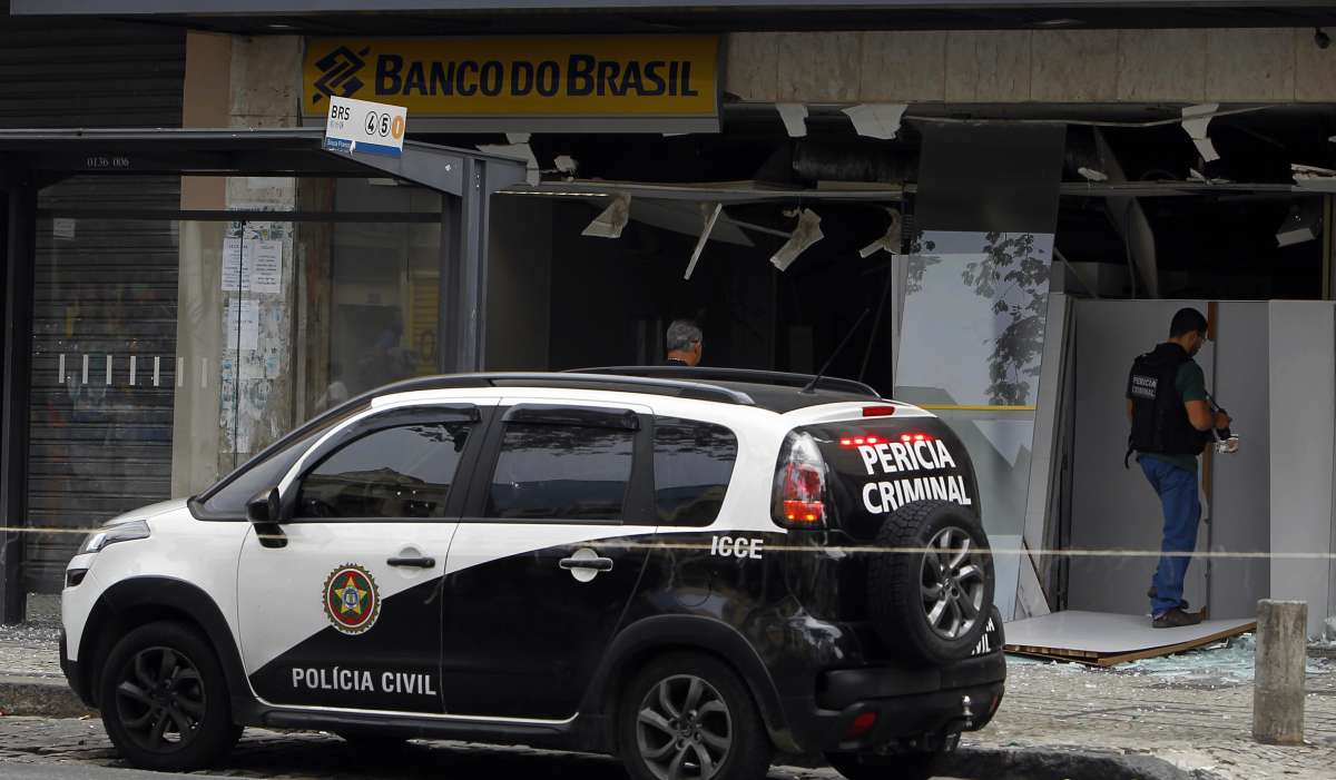 Bandidos explodiram uma agencia do Banco do Brasil na Av.28 de Setembro em Vila Isabel Zona Norte do Rio  Foto  Severino  Silva Agencia O Dia