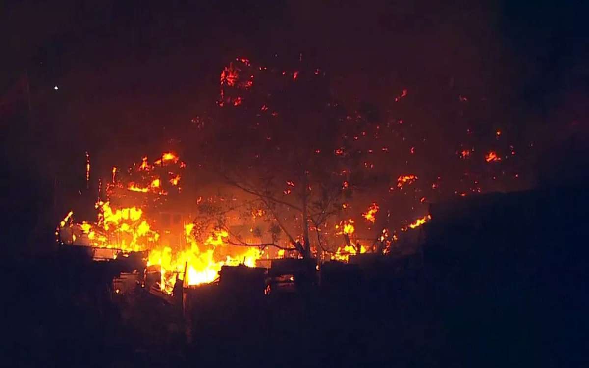 Incêndio na favela Buraco do Sapo, em Osasco (SP)