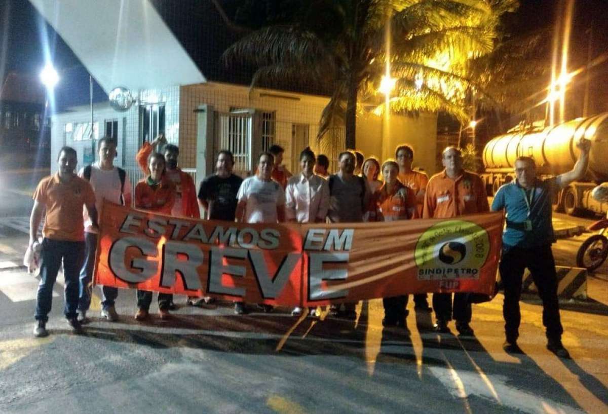 Petroleiros iniciam paralisação de 72h