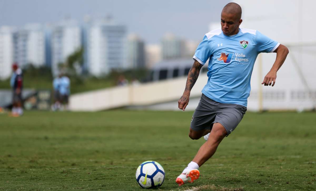 Livre das dores musculares, Marcos Junior participou do treino do Flu - LUCAS MERÇON / FLUMINENSE F.C