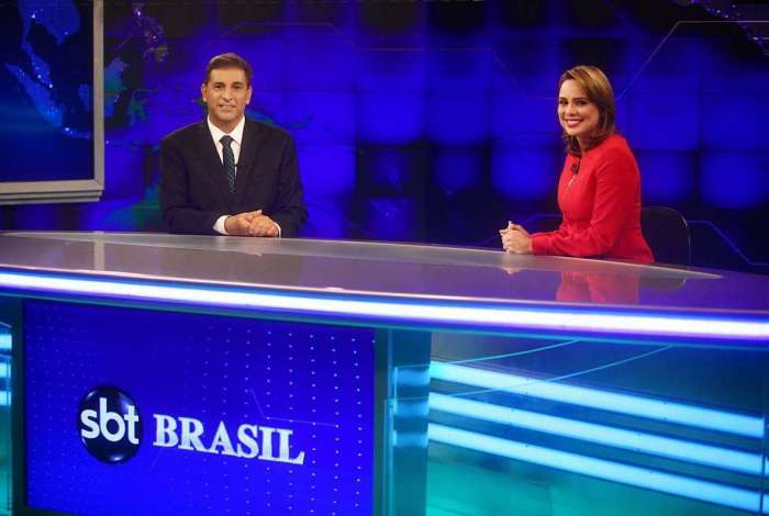Carlos Nascimento e Raquel Sheherazade no telejornal  'SBT Brasil'
